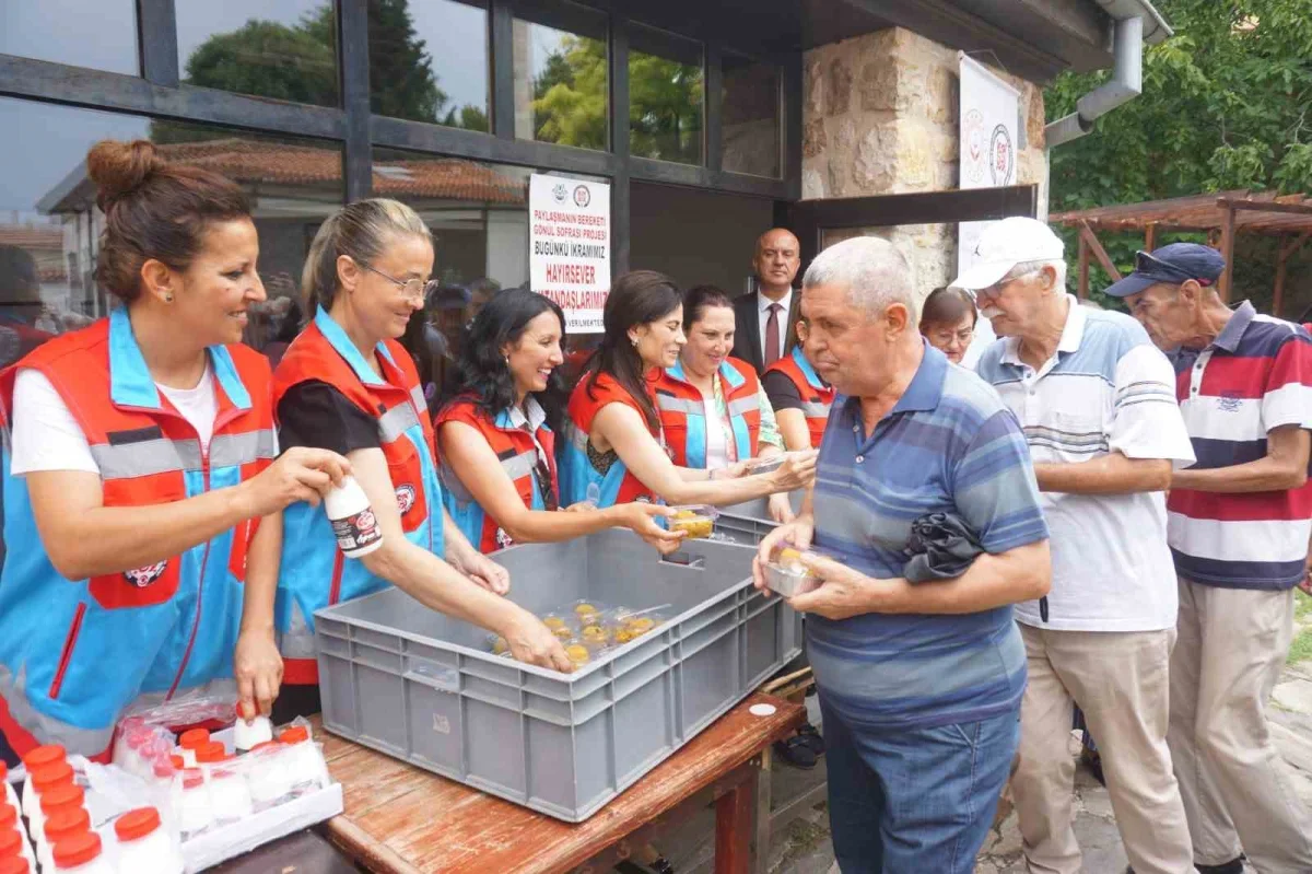 Edirne'de gönül sofrası kuruldu: Vatandaşa pilav ve ayran