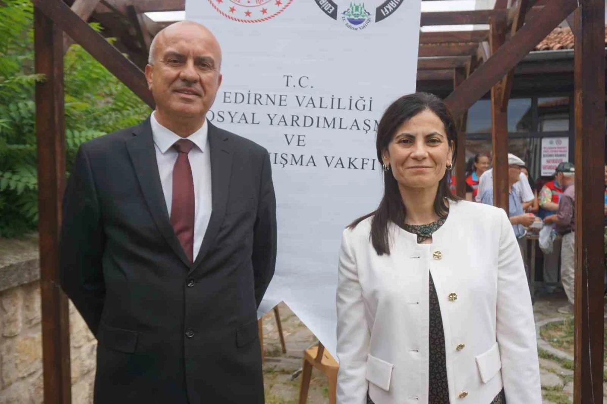 Edirne'de gönül sofrası kuruldu: Vatandaşa pilav ve ayran