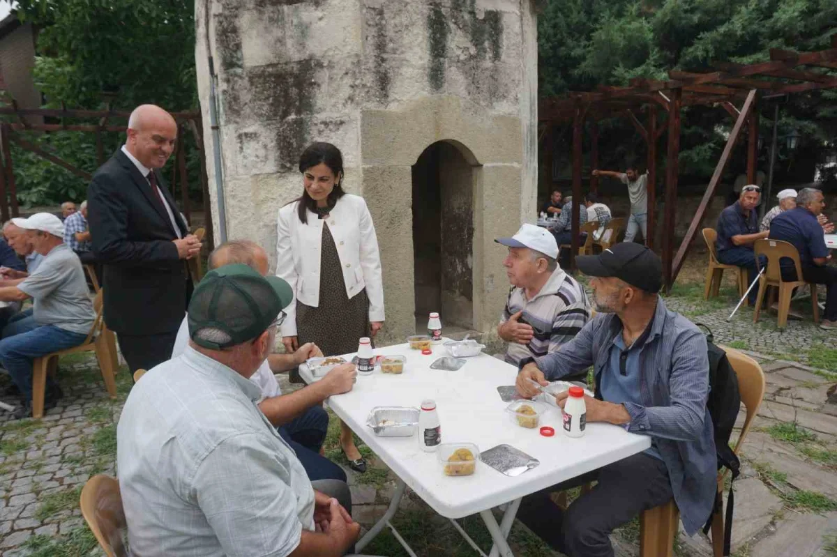 Edirne'de gönül sofrası kuruldu: Vatandaşa pilav ve ayran