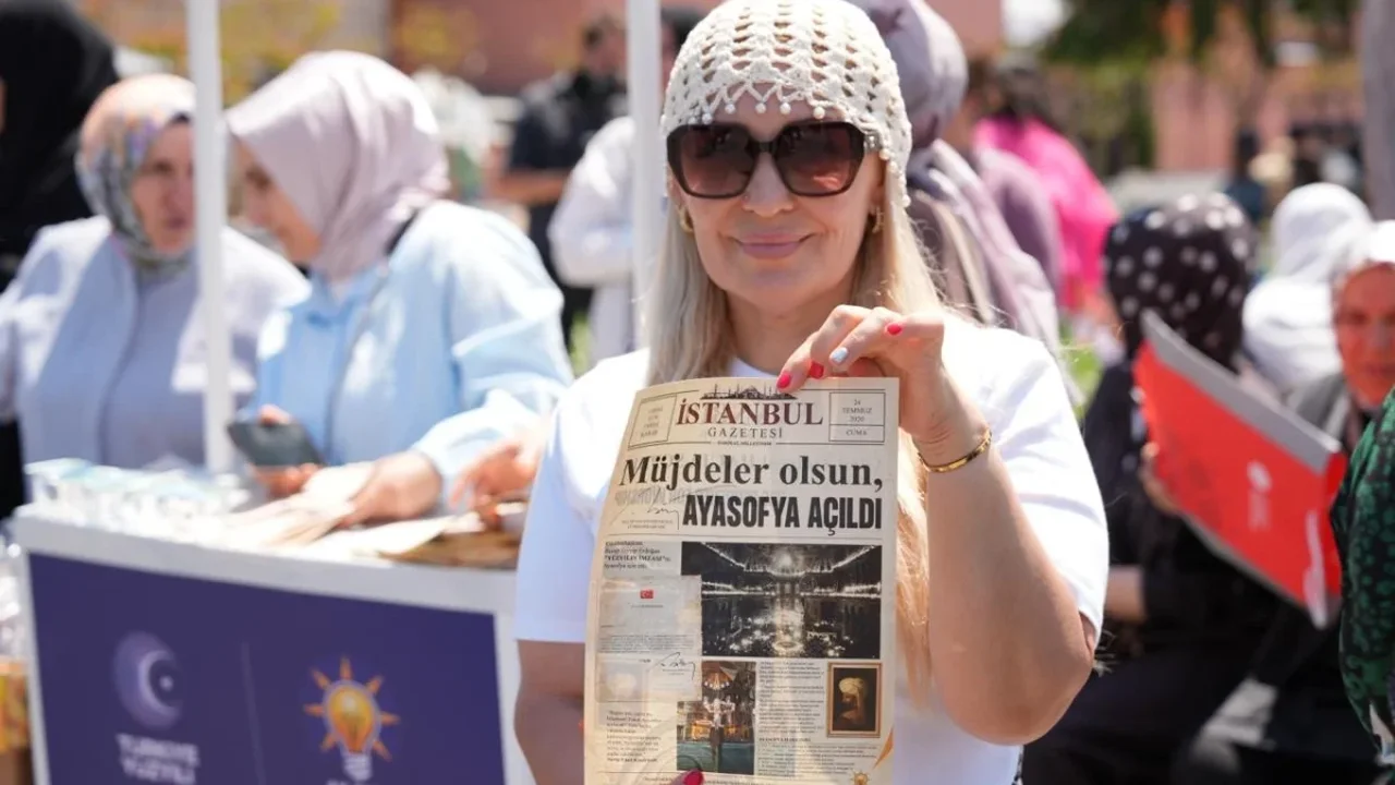 Ayasofya'nın açılışının 6. yılında AK Parti'den özel gazete