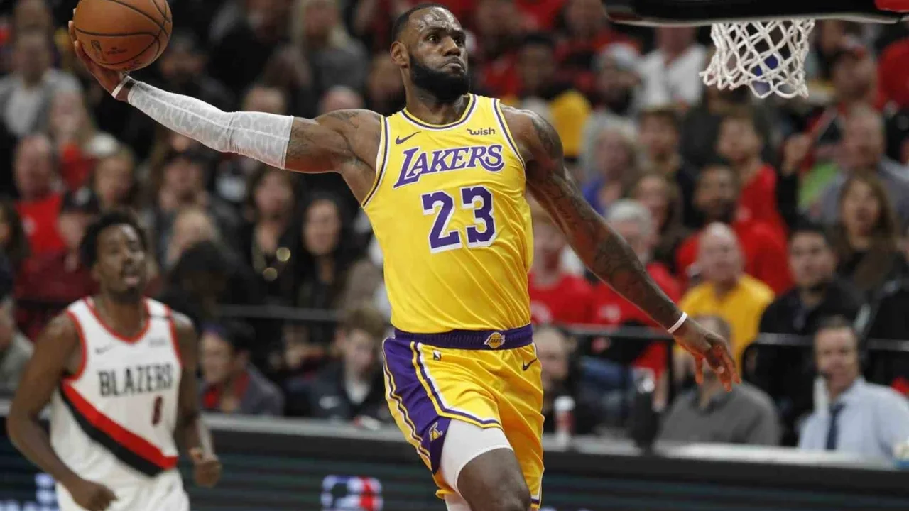LeBron James, Philadelphia 76ers ile NBA'de 4. takıma geçiyor