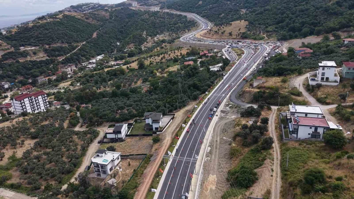 Yalova-Armutlu Yolu açıldı: Tatilcilerin çilesi sona erdi