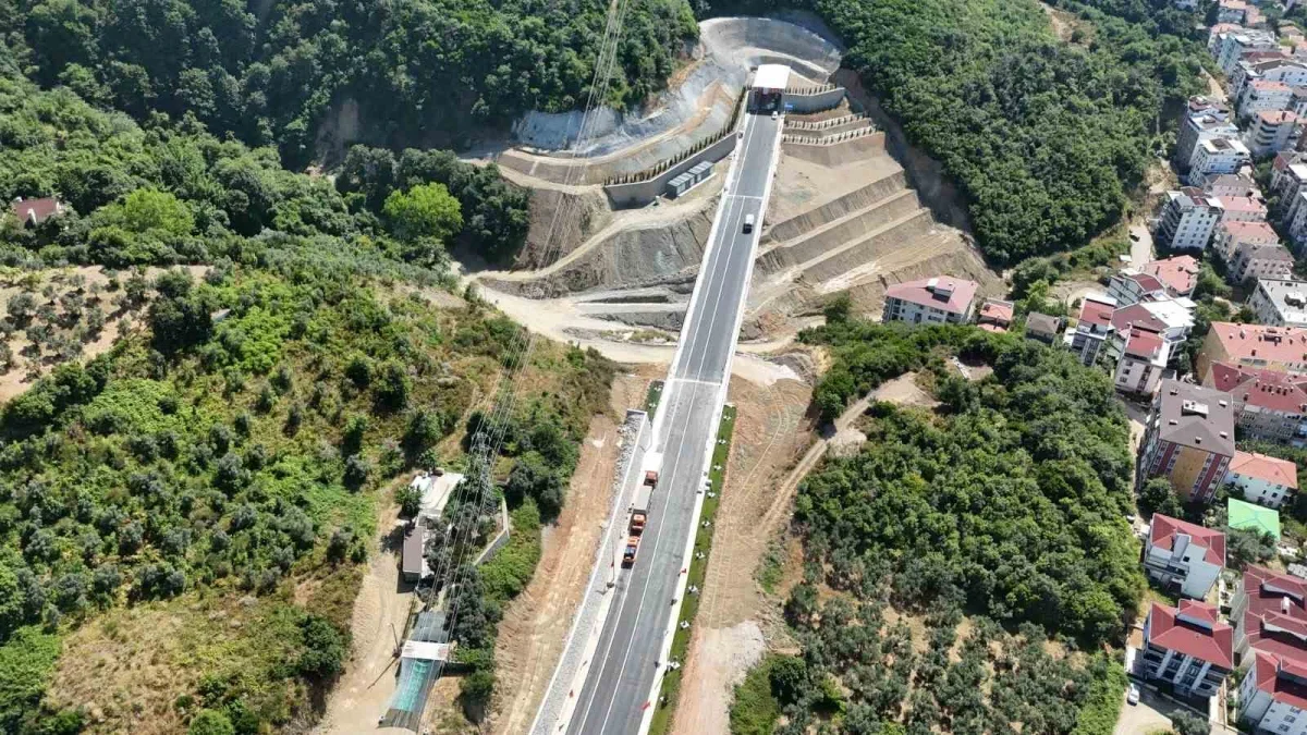 Yalova-Armutlu Yolu açıldı: Tatilcilerin çilesi sona erdi