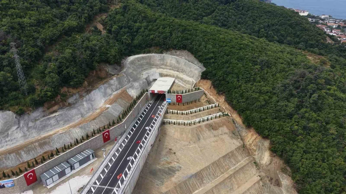 Yalova-Armutlu Yolu açıldı: Tatilcilerin çilesi sona erdi