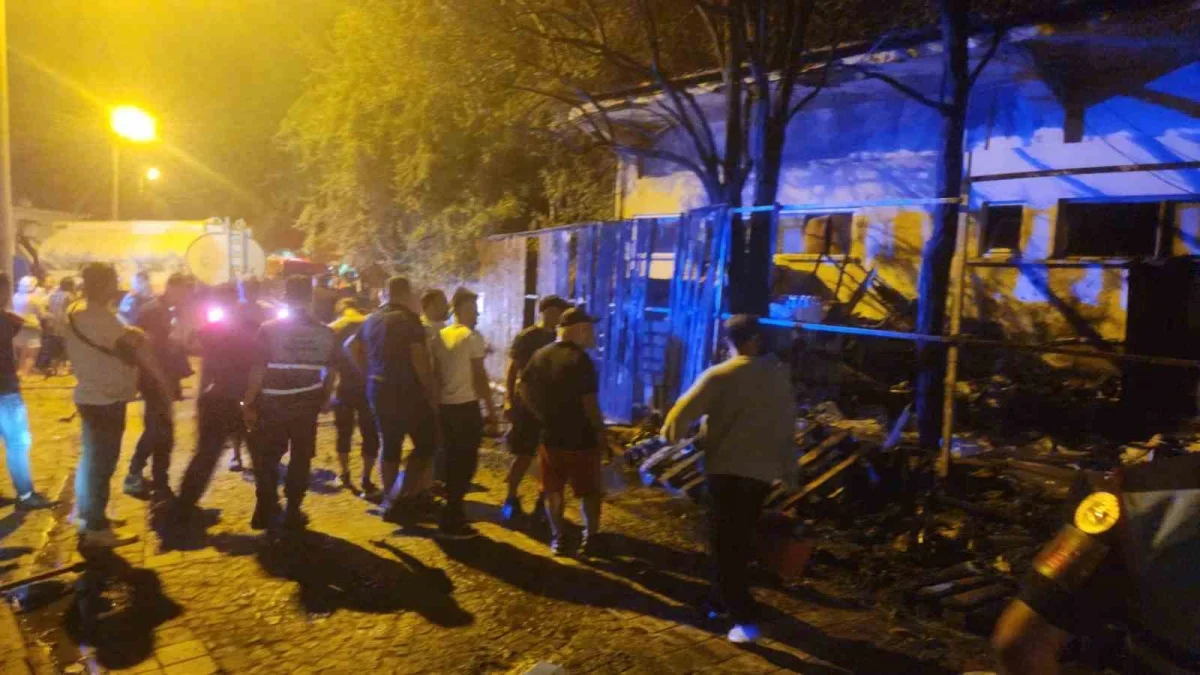 Avşa Adası'nda depoda çıkan yangın büyümeden söndürüldü