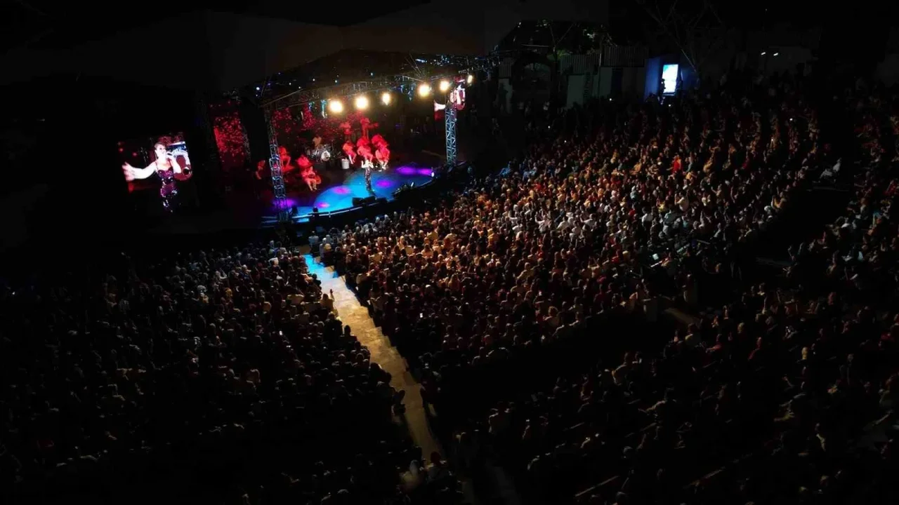 Derya Bedavacı, Uluslararası Bursa Festivali'nde sahne aldı