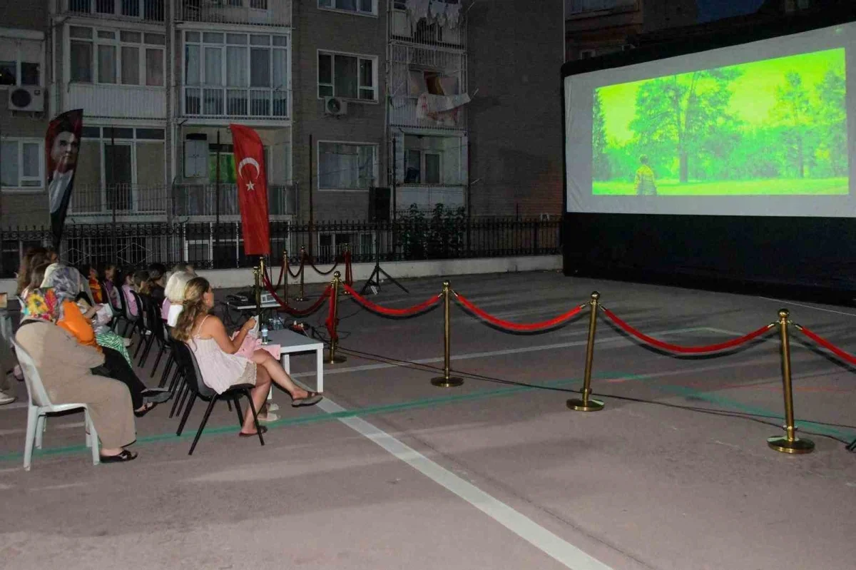 Osmangazi'de açık hava sineması yaz akşamlarına renk kattı