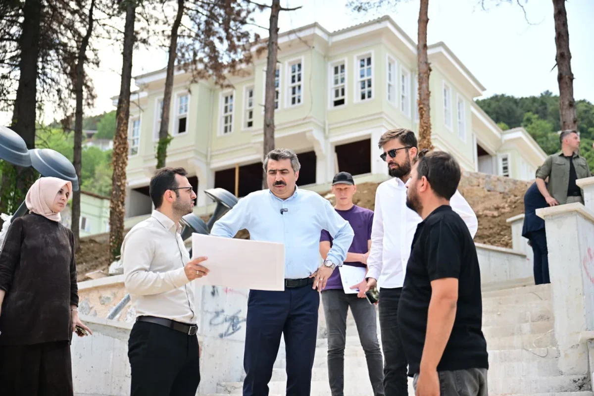 Mollaarap'ta Fevziye Parkı ve tarihi köşk yüzde 90 tamamlandı