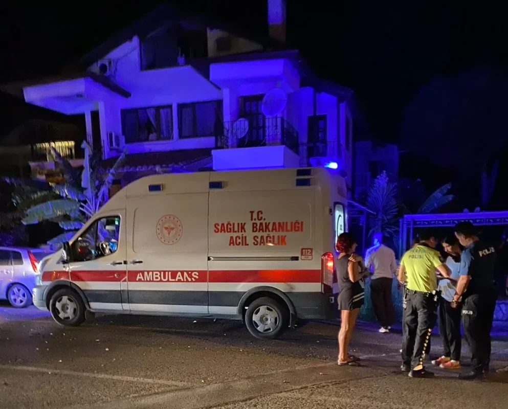 Ayvalık'ta motosiklet ile otomobil çarpıştı: 1 ağır yaralı