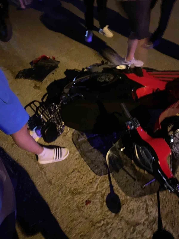 Ayvalık'ta motosiklet ile otomobil çarpıştı: 1 ağır yaralı
