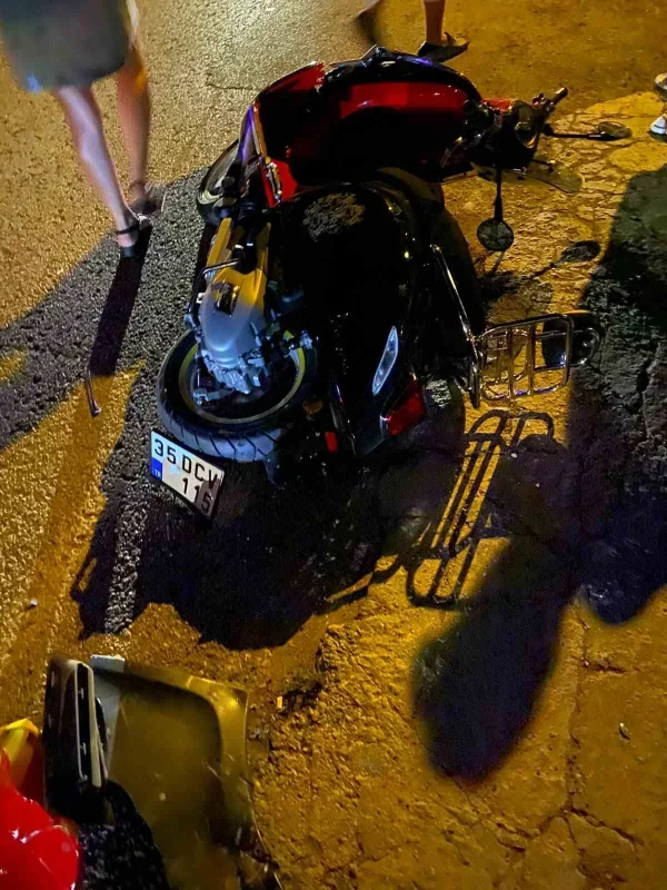 Ayvalık'ta motosiklet ile otomobil çarpıştı: 1 ağır yaralı