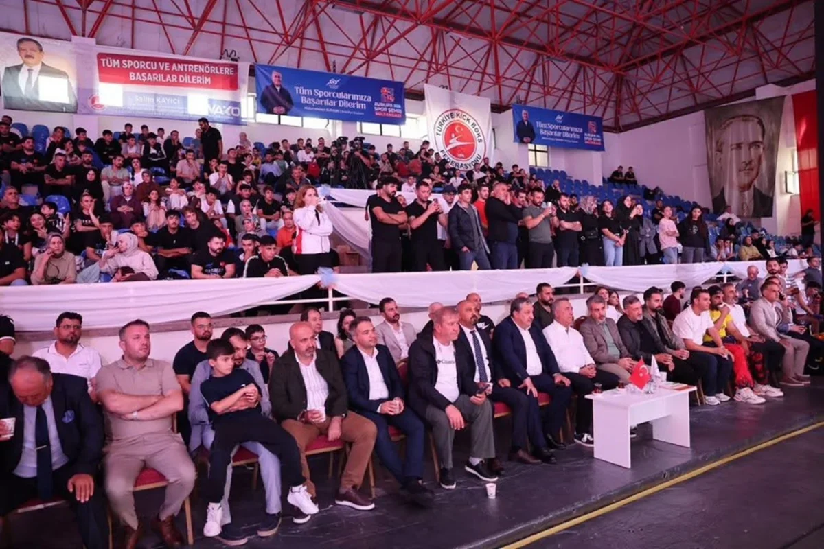 Sultangazi'de Türkiye Profesyonel Kick Boks Turnuvası başladı