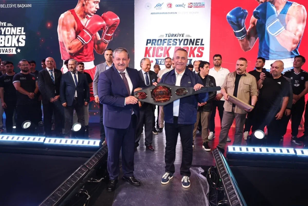 Sultangazi'de Türkiye Profesyonel Kick Boks Turnuvası başladı