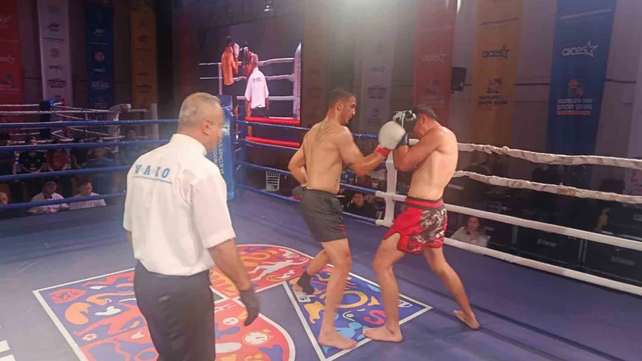 Sultangazi'de Türkiye Profesyonel Kick Boks Turnuvası sona erdi