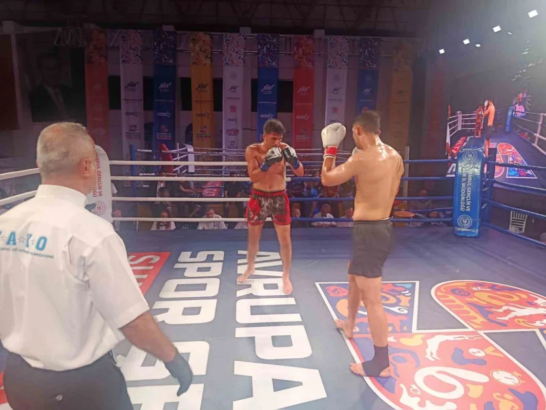 Sultangazi'de Türkiye Profesyonel Kick Boks Turnuvası sona erdi
