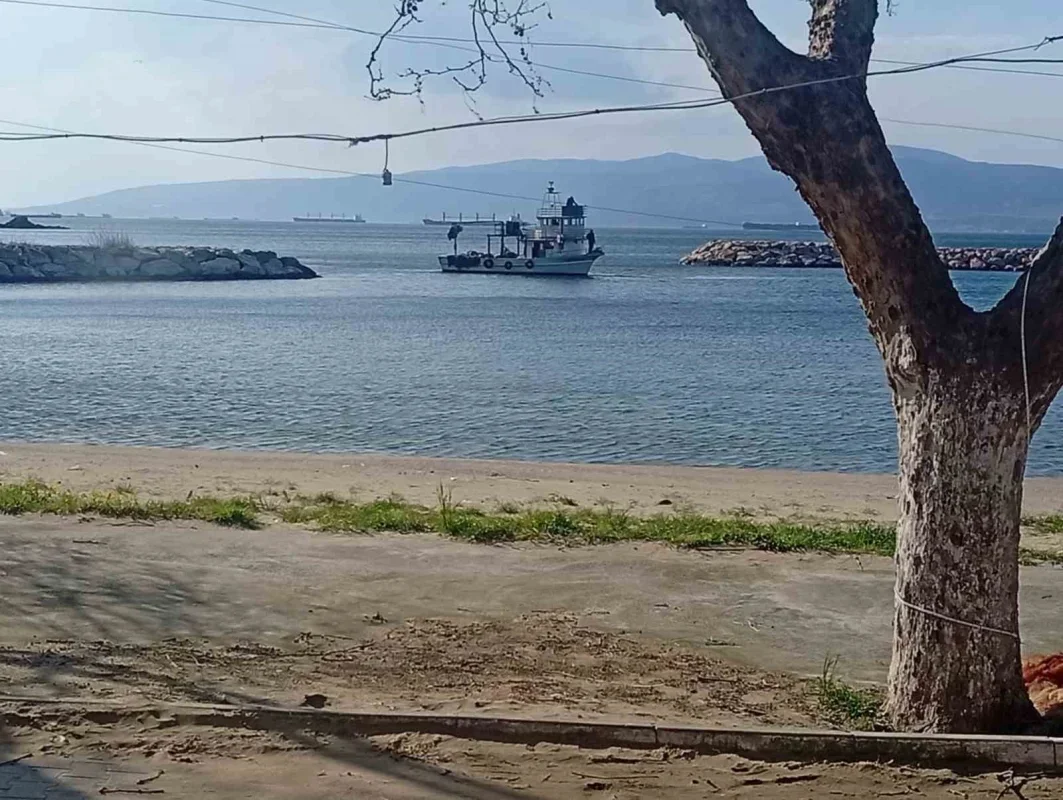 Bandırma Dutliman'da liman girişini kum kapladı, balıkçılar bekliyor
