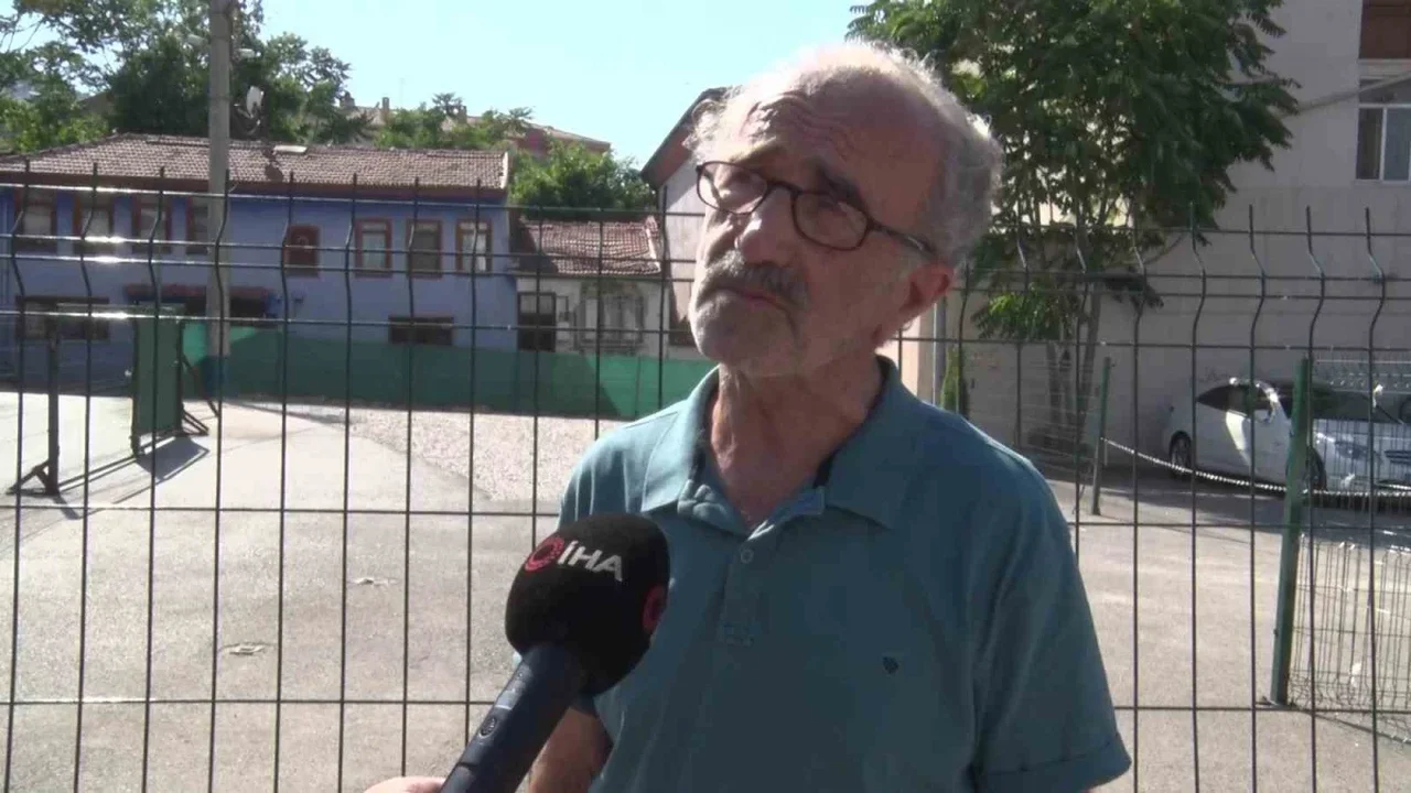 Bursa'da tarihi mezar çakıl taşlarıyla kapatılıp otopark gibi yapıldı