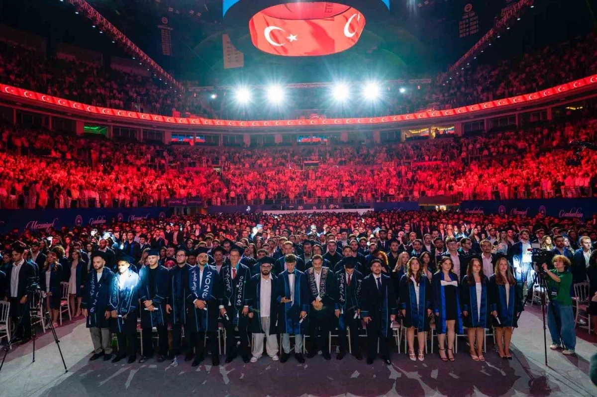 Kariyer değiştiren Fatma Güzin Turkay BAU'da birinci oldu