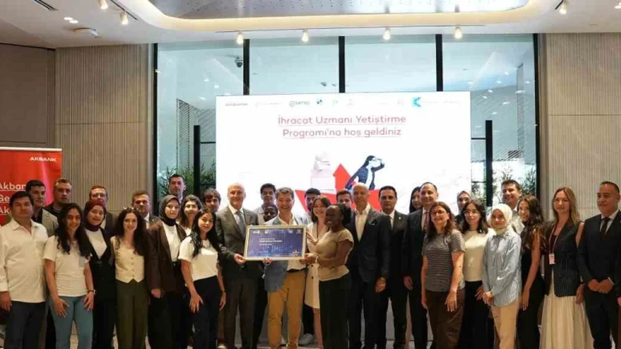 Akbank Gençlik Akademisi'nin Export Talent Programı mezun verdi