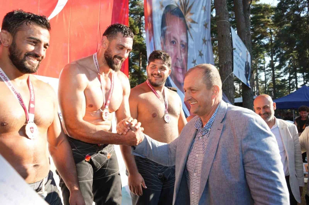 Alıç Yaylası'nda Karakucak Güreşleri nefes kesti