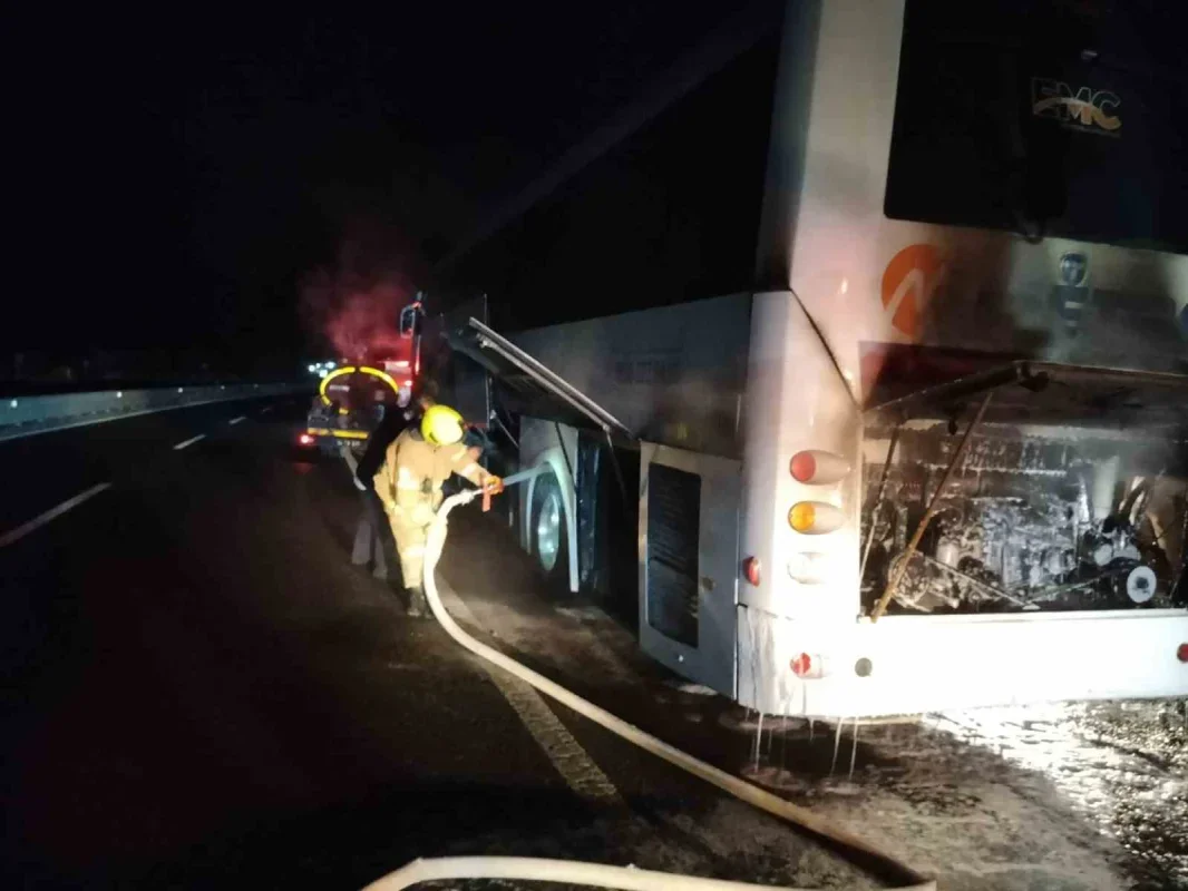 Balıkesir Havran'da seyir halindeki otobüs alev aldı