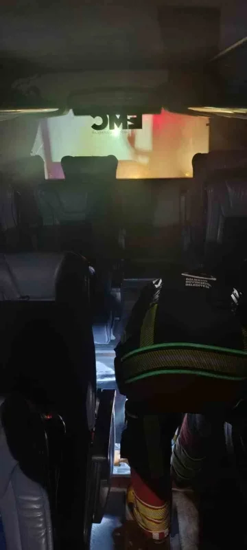 Balıkesir Havran'da seyir halindeki otobüs alev aldı