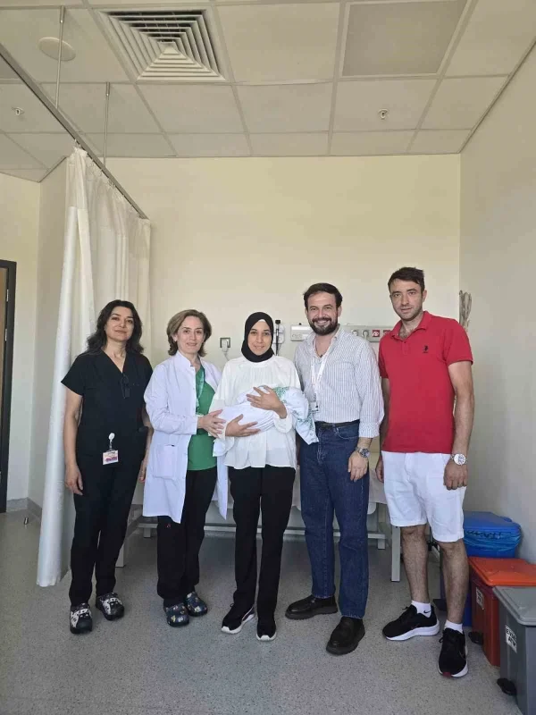 Bursa Şehir Hastanesi'nde anne karnında hayat kurtaran müdahale