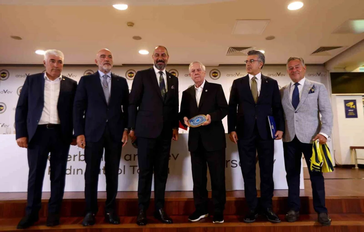 Önder Fırat: Fenerbahçe Kadın Futbol Şubesi'ni 5 kişi yönetecek