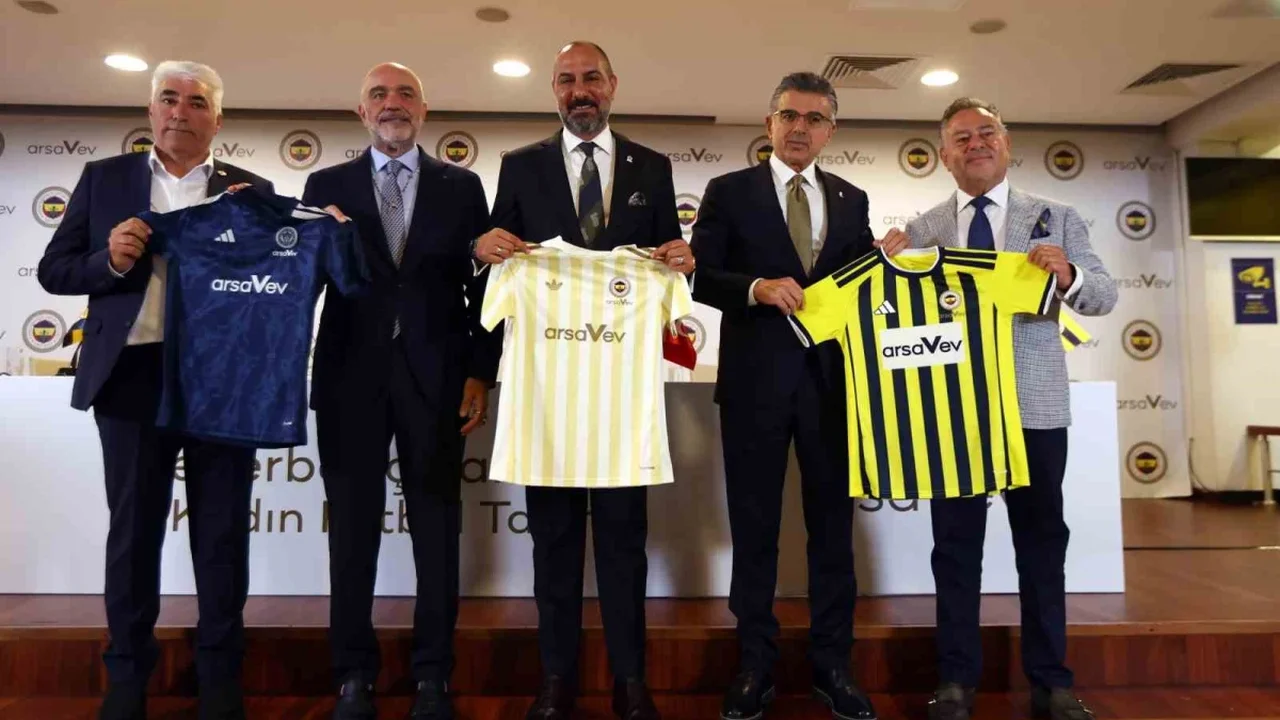 Önder Fırat: Fenerbahçe Kadın Futbol Şubesi'ni 5 kişi yönetecek