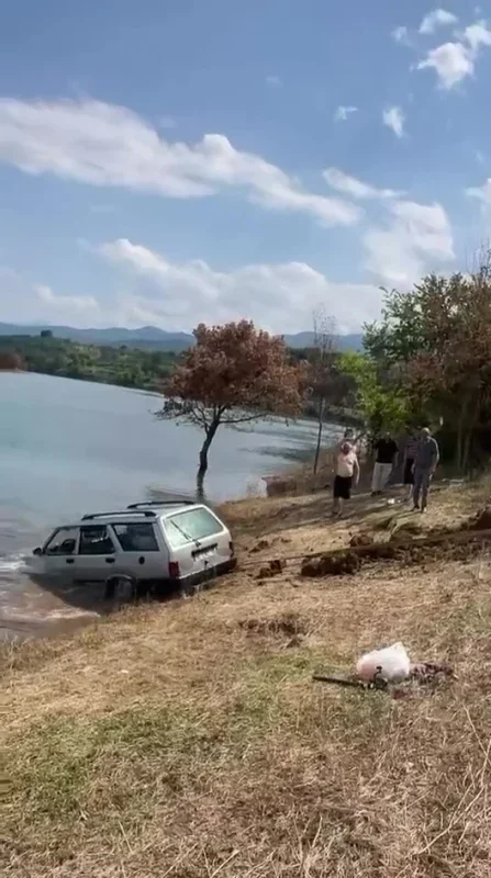 Babasultan Barajı'na uçan otomobil 5 metreden çıkarıldı