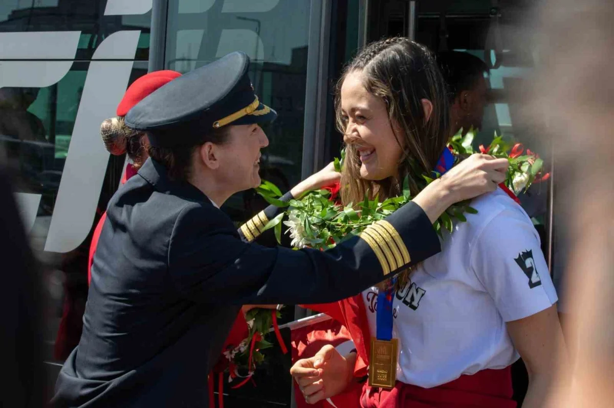 Filenin Sultanları THY uçağıyla İstanbul'da coşkuyla karşılandı