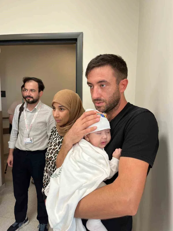 Bursa'da anne karnındaki bebeğe akciğer şantı takıldı