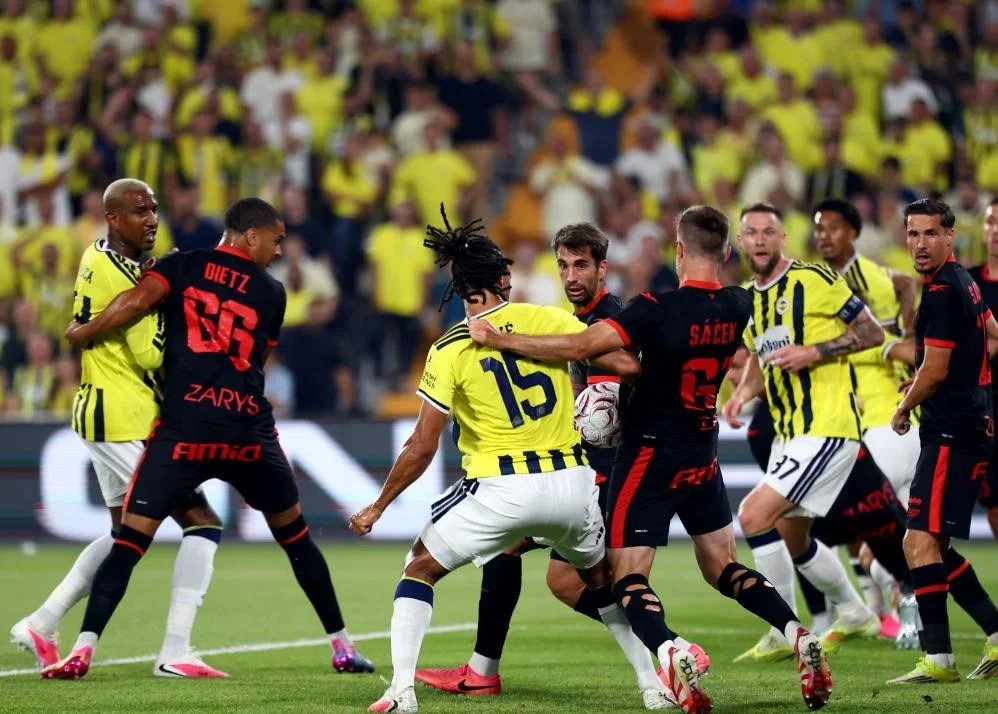 Fenerbahçe, Gornik Zabrze deplasmanında tur için sahaya çıkıyor