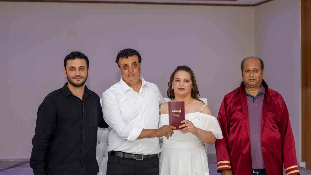 İzmir'de işitme engelli çiftin nikahına işaret dili desteği