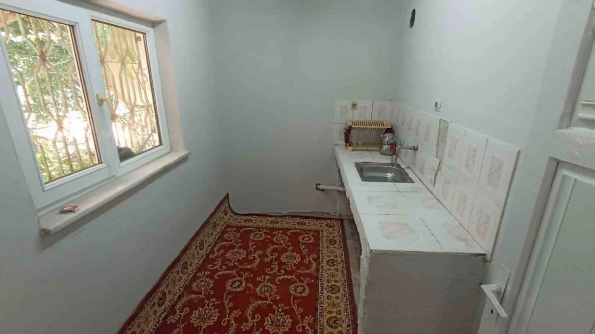 İnegöl Belediyesi Şipali'de 68 yaşındaki kadının evini yeniledi