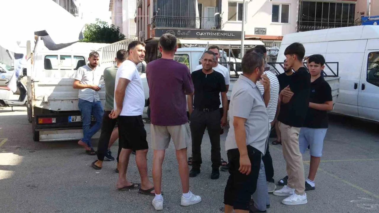 Kepez'de pazarcı esnafı yeni pazar alanında tezgah açmadı