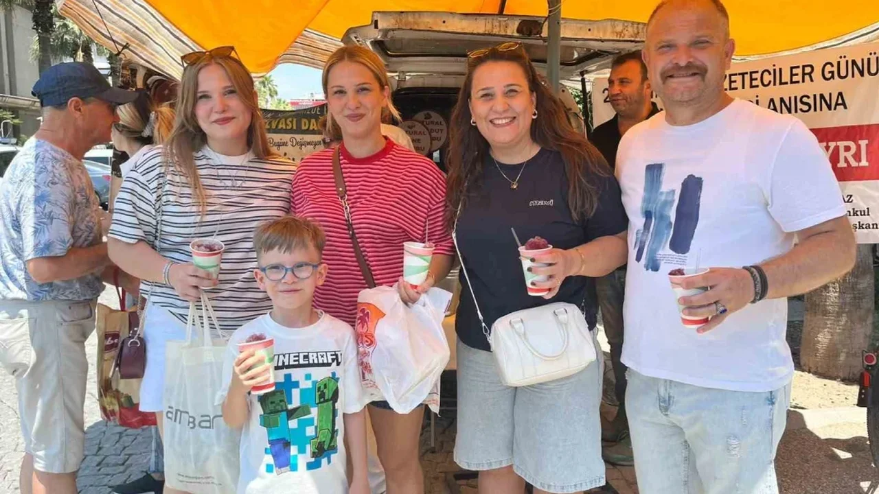 İzmir'de kar helvası ikramı kavurucu sıcakta serinletti