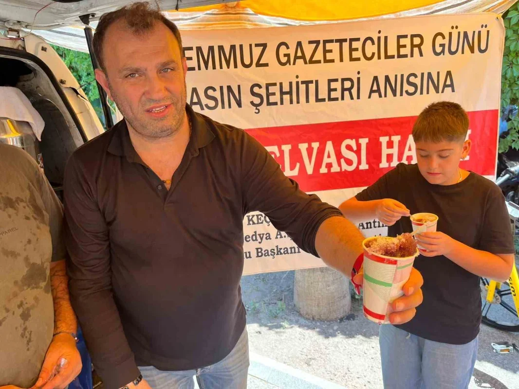 İzmir'de kar helvası ikramı kavurucu sıcakta serinletti