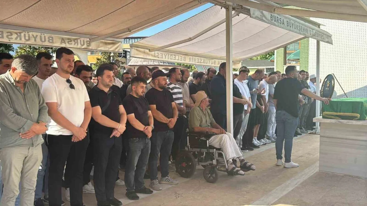 Sivas'ta trafik kazasında ölen 5 yaşındaki Kerem Ali toprağa verildi