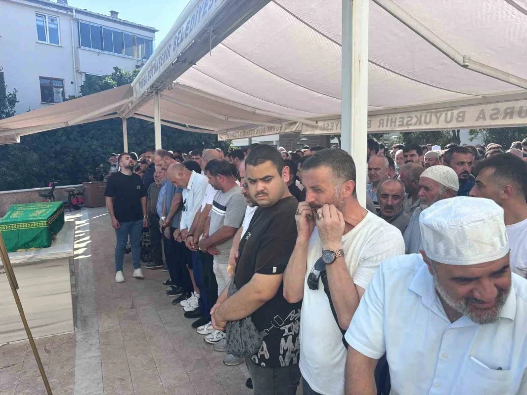 Sivas'ta trafik kazasında ölen 5 yaşındaki Kerem Ali toprağa verildi