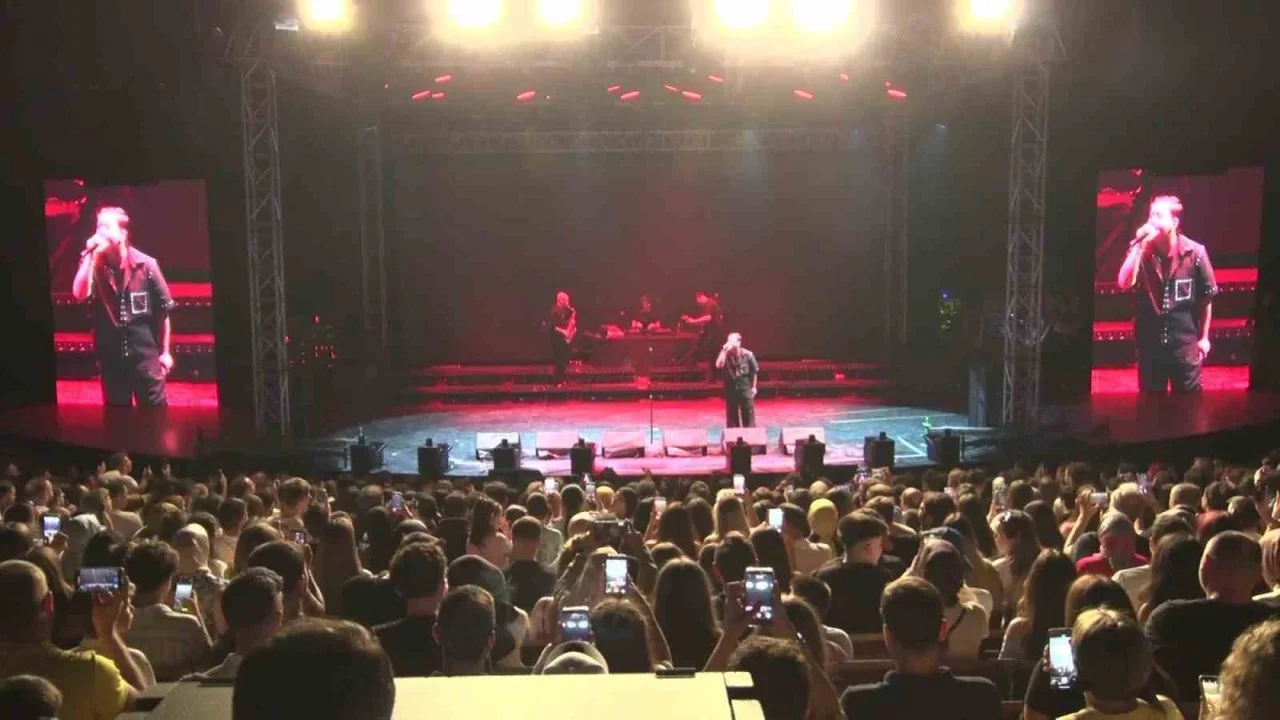 Poizi, 64. Uluslararası Bursa Festivali'nde sahne aldı