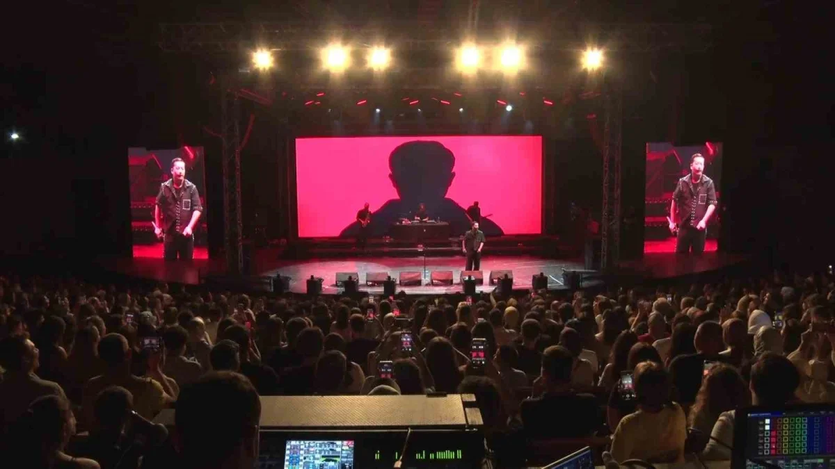 Poizi, 64. Uluslararası Bursa Festivali'nde sahne aldı