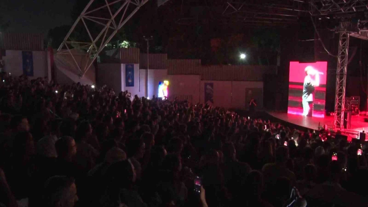 Poizi, 64. Uluslararası Bursa Festivali'nde sahne aldı