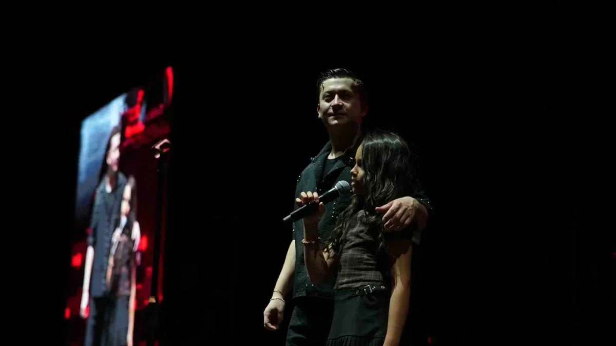 Poizi, Bursa Festivali'nde Açıkhava'yı dev koroya dönüştürdü