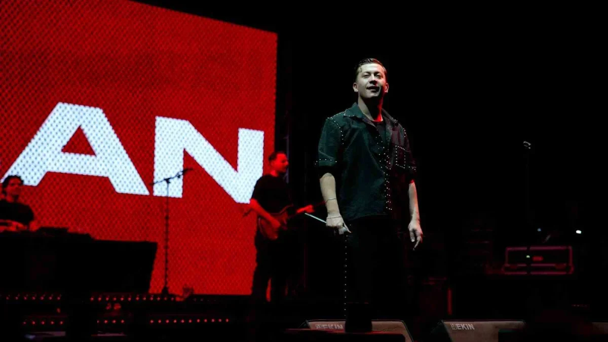 Poizi, Bursa Festivali'nde Açıkhava'yı dev koroya dönüştürdü