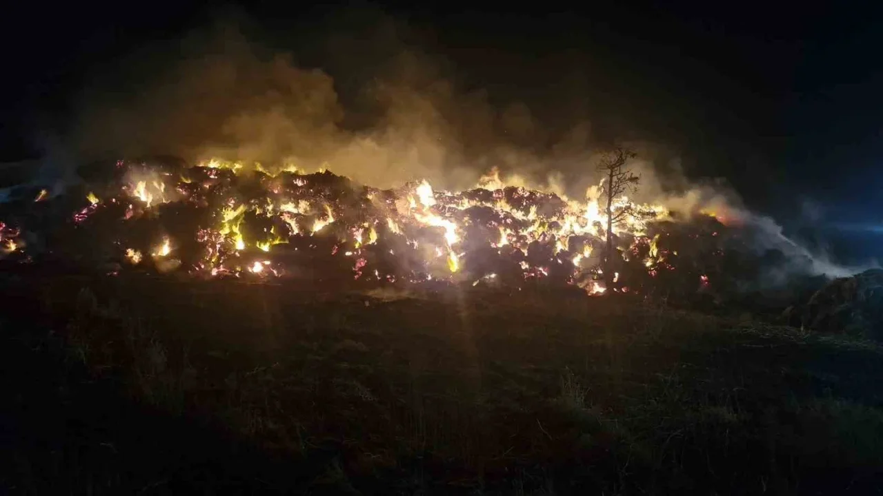 Tekirdağ Saray'da saman balyaları yandı: 2 bin balya kül oldu