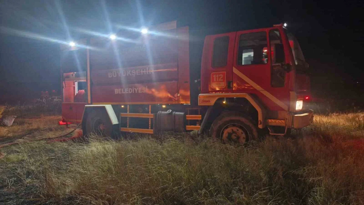 Tekirdağ Saray'da saman balyaları yandı: 2 bin balya kül oldu