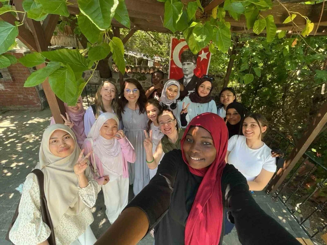 Bursa SOKÜM Müzesi yabancı öğrencilerle Türk el sanatlarını tanıttı