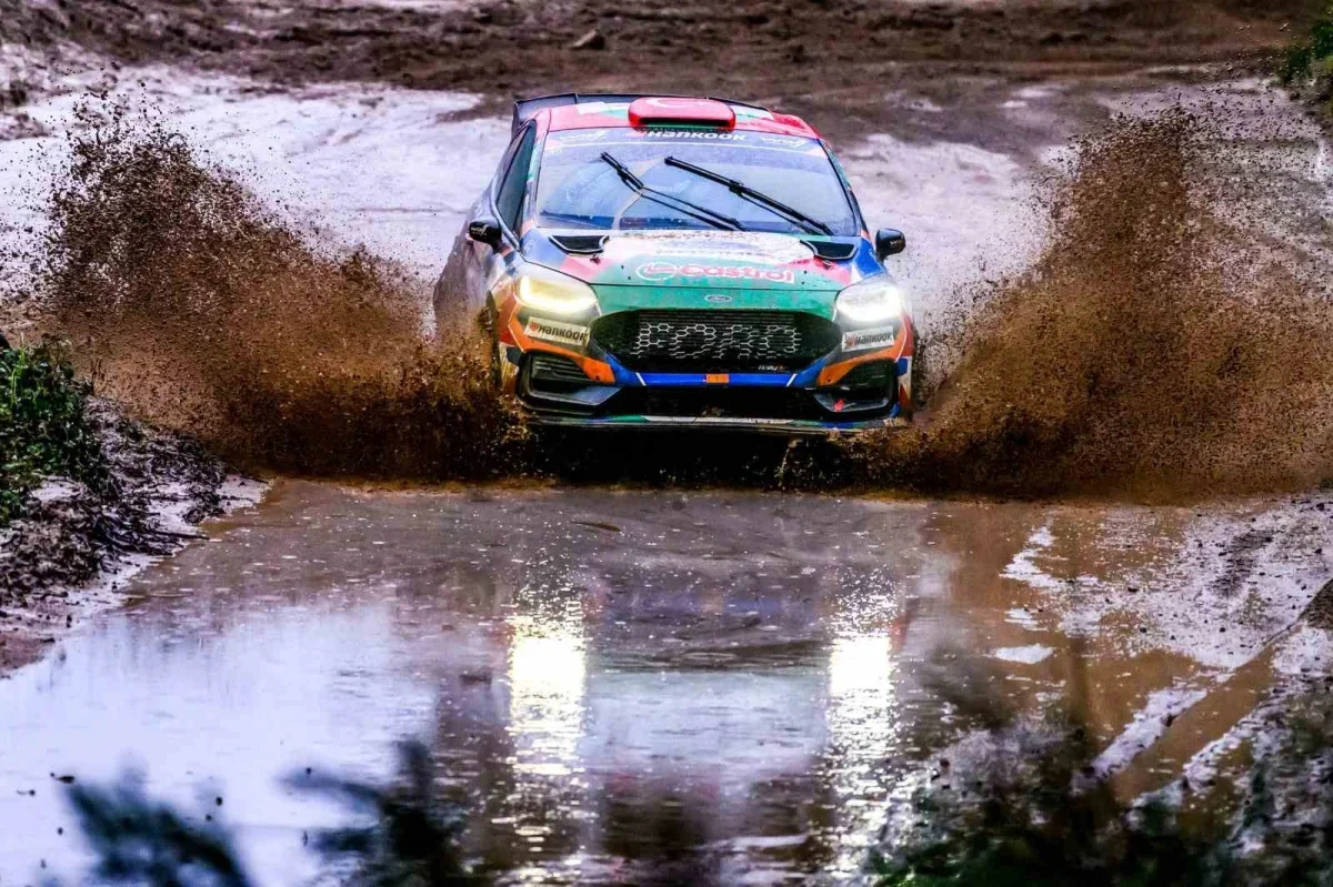 Castrol Ford Team Türkiye Finlandiya Rallisi'nde zirve peşinde