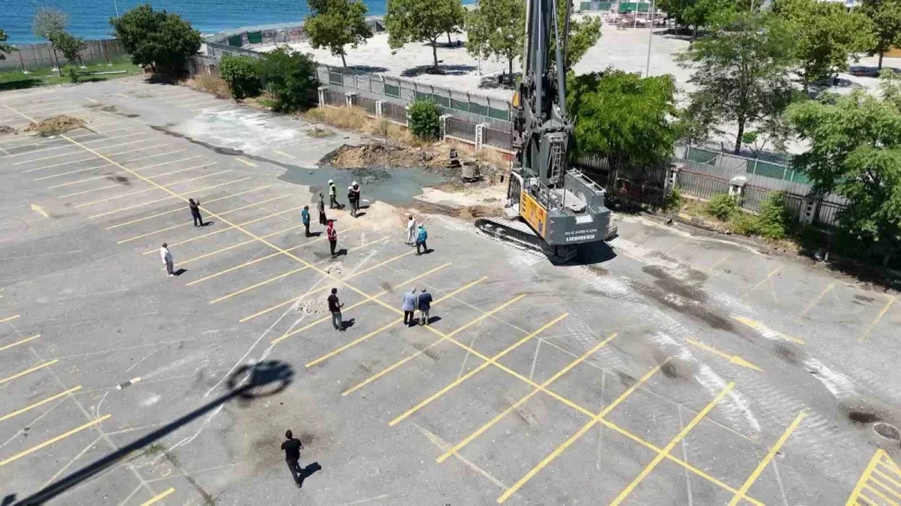 Kadıköy Rıhtım Camii inşaatında ilk kazık vuruldu